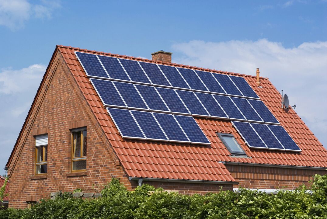 Ηλιακά πάνελ για εξοικονόμηση ενέργειας στο σπίτι